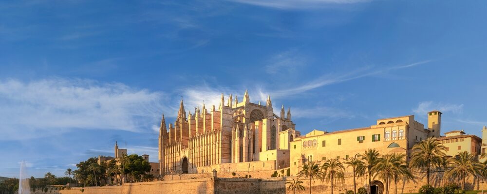 Immagine della maestosa Cattedrale di Maiorca situata nelle Isole Baleari.