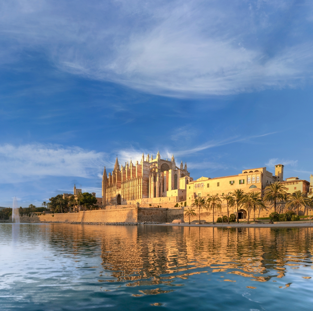 Immagine della maestosa Cattedrale di Maiorca situata nelle Isole Baleari.